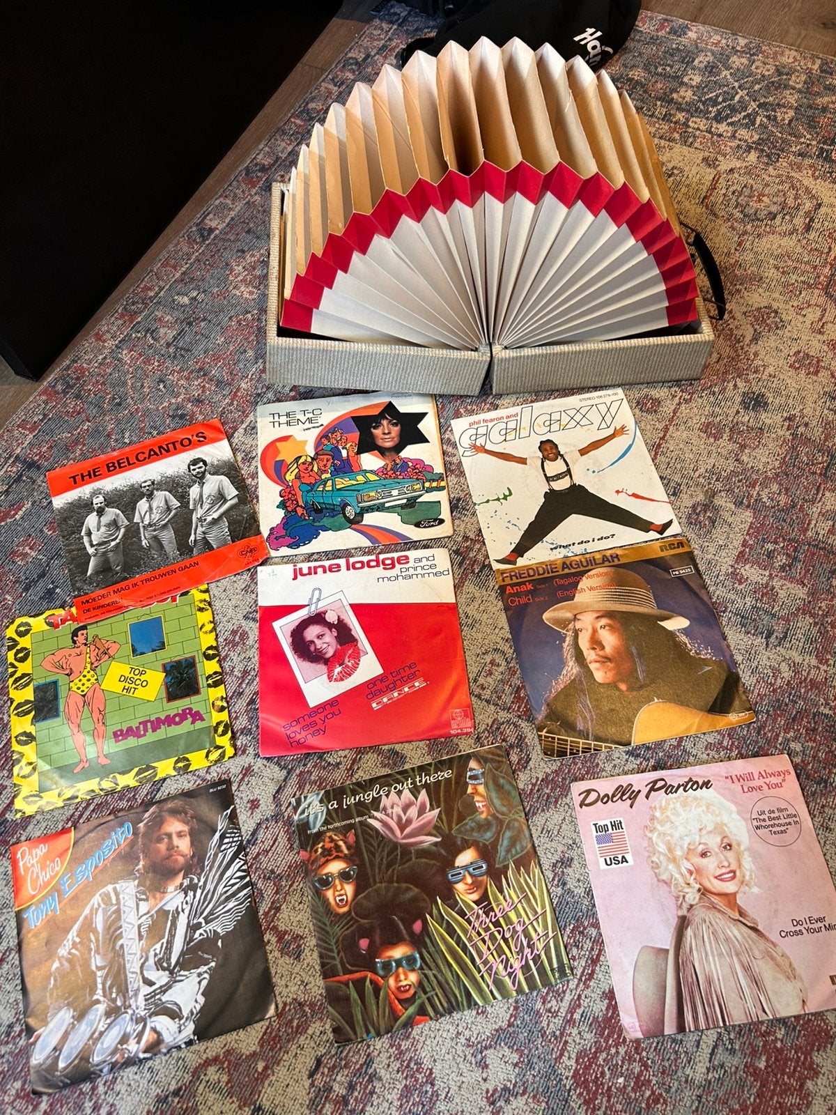 Single koffer met 9 singles Dolly Parton Galaxy Aguilar, Ophalen of Verzenden, Gebruikt