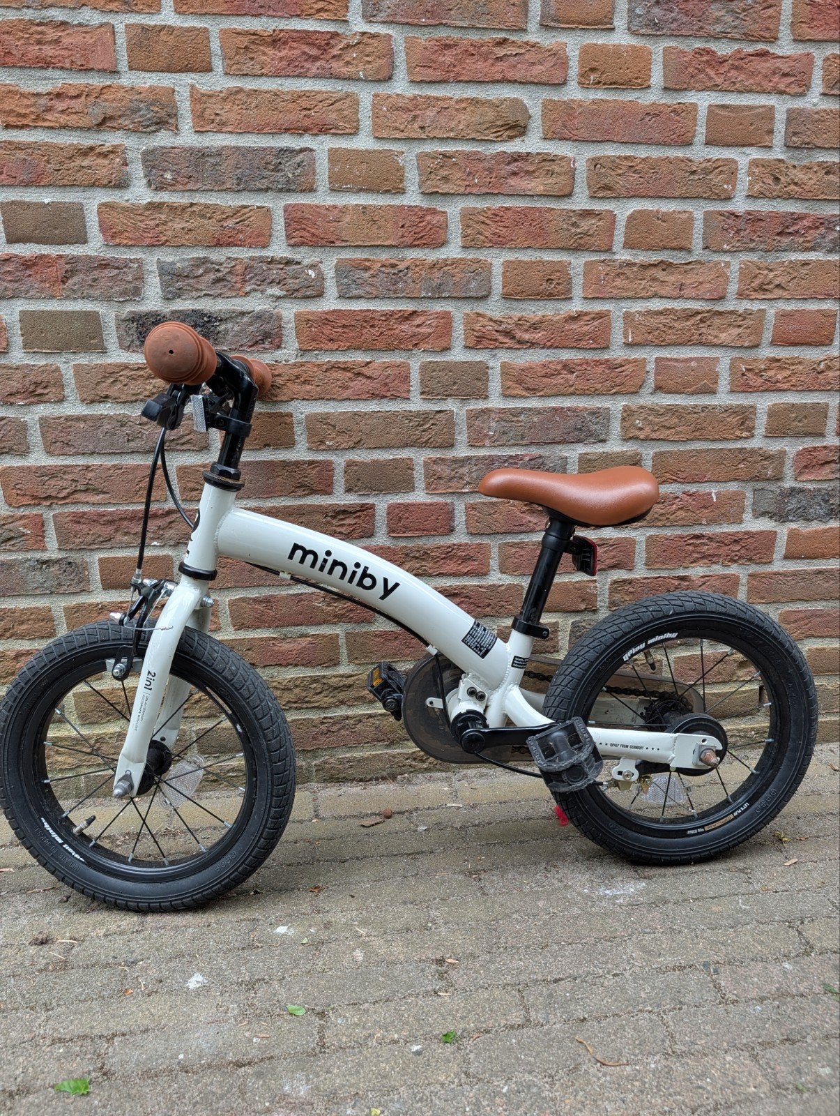 Miniby 2in1 Kinderfiets - Wit met Bruin Zadel, Ophalen, Gebruikt, Minder dan 16 inch, Zijwieltjes
