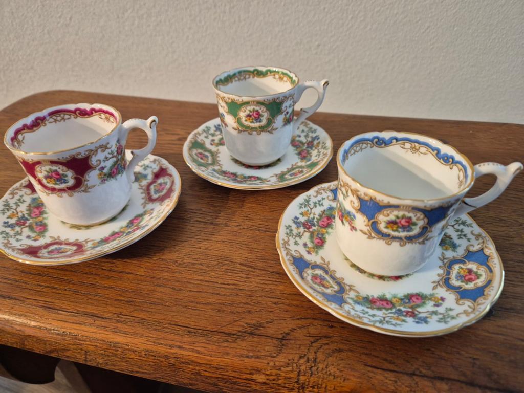 Coalport mocca kopjes, 3 stuks, Antiek en Kunst, Ophalen of Verzenden