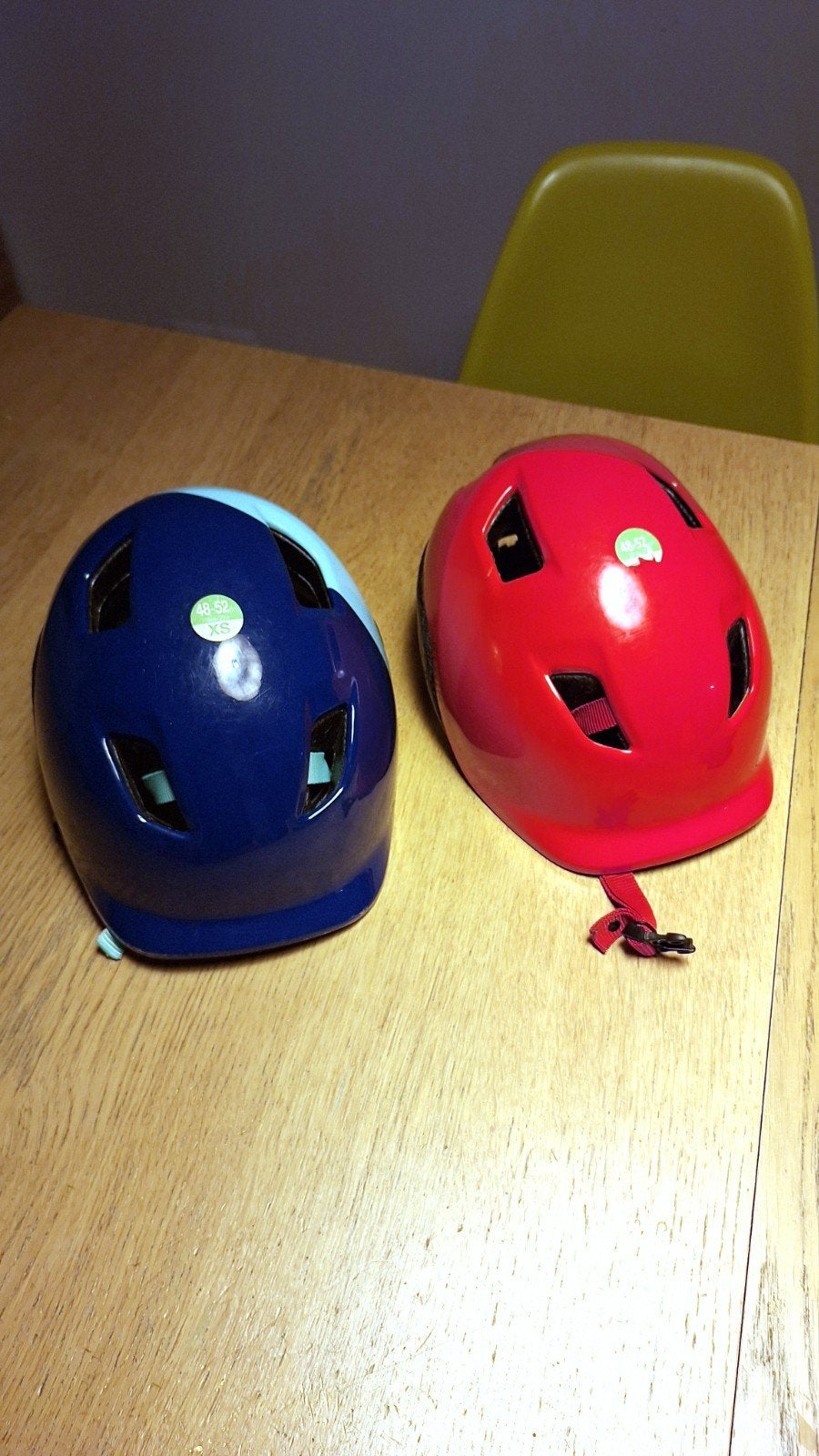 2 Kinderfietshelmen - Blauw/Wit & Rood/Roze - Maat 48-52cm, Ophalen, Zo goed als nieuw, XS, Jongen of Meisje