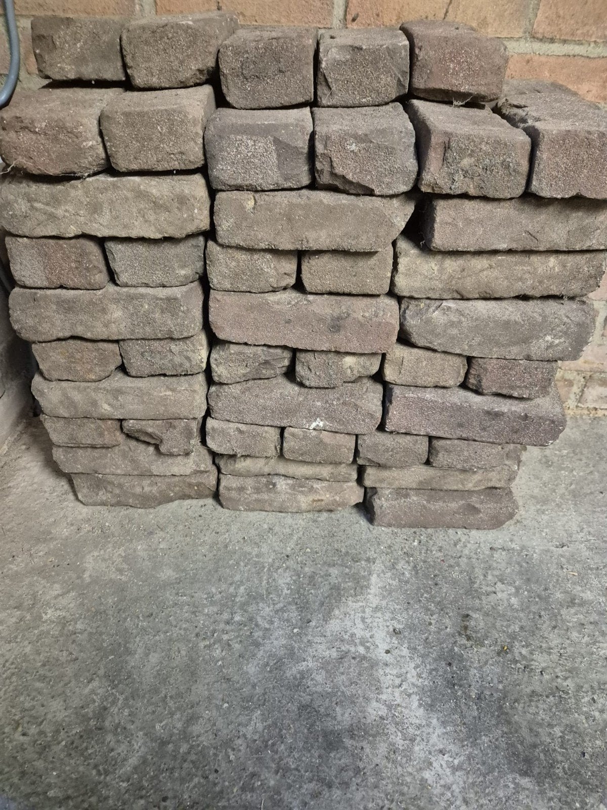 GRATIS ong. 50 stuks klinkers, Ophalen, Gebruikt, Beton, Klinkers