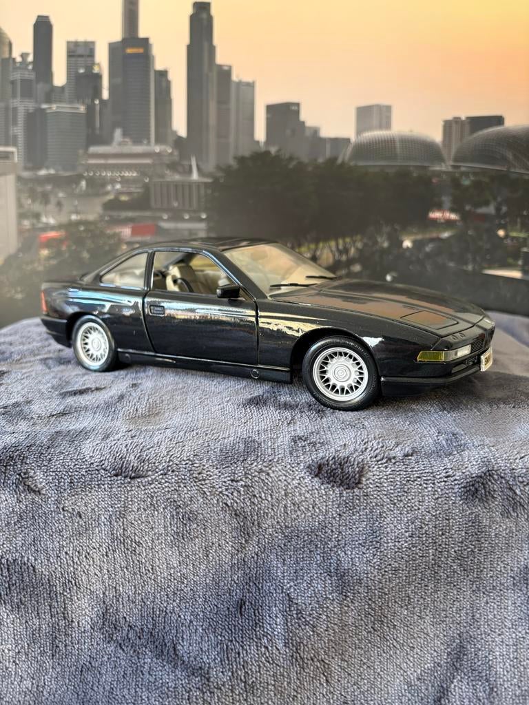 BMW 850i Coupé 1990 Schaalmodel 1:18 Revell, Ophalen of Verzenden, Gebruikt, Auto, Revell