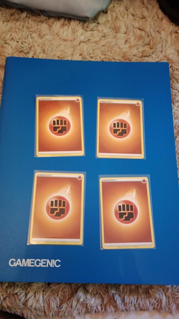 4 basic energy kaarten, Ophalen of Verzenden, Zo goed als nieuw, Meerdere kaarten, Foil