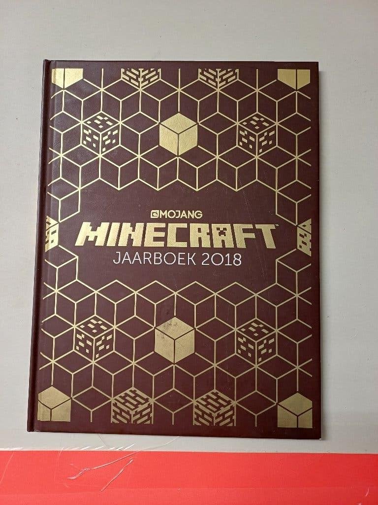 Boek Hardcover - Mojang Minecraft Jaarboek 2018, Boeken, Ophalen of Verzenden, Gelezen