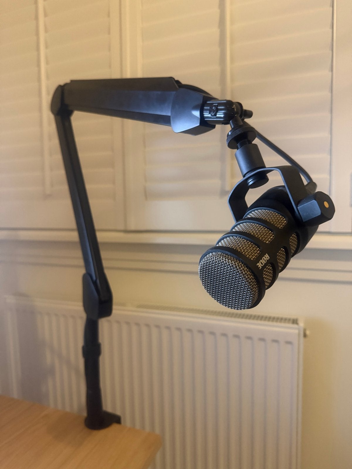 Rode PodMic met Elgato Wave Mic Arm, Muziek en Instrumenten, Ophalen of Verzenden, Zo goed als nieuw, Studiomicrofoon