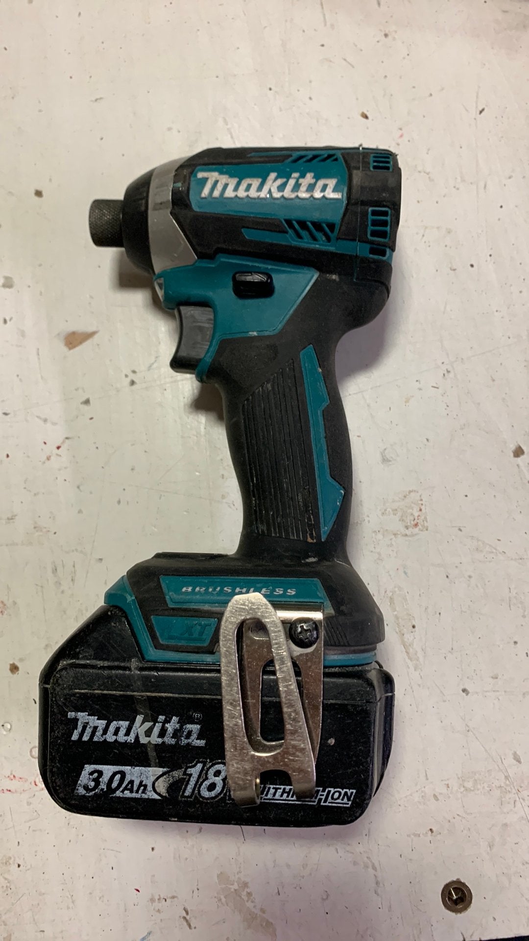 Makita DTD154 met accu, Ophalen of Verzenden, Gebruikt, Boormachine, Variabele snelheid
