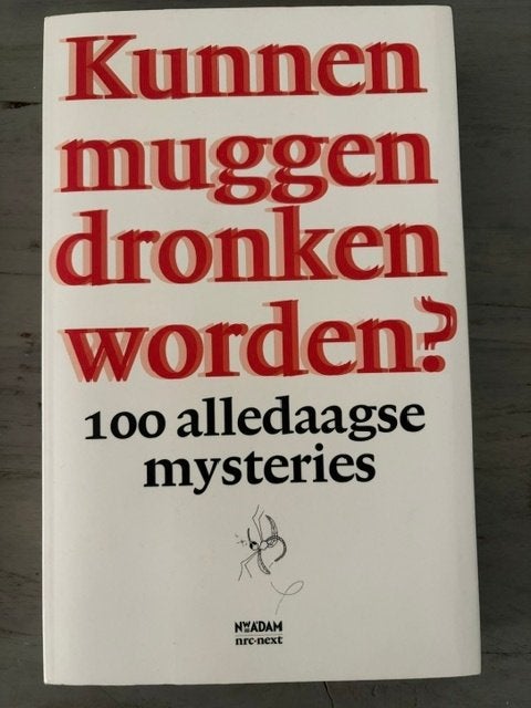 3 boeken met 100 alledaagse mysteries, Ophalen of Verzenden, Gelezen