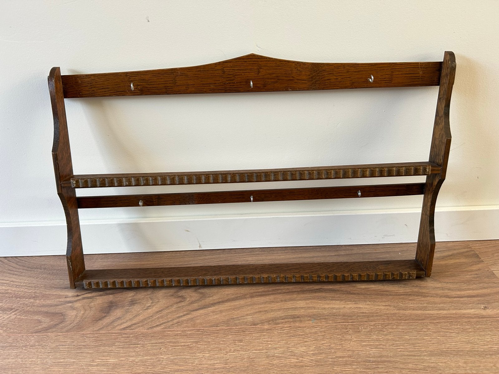 Vintage houten wandrekje met haakjes, Antiek en Kunst, Ophalen of Verzenden