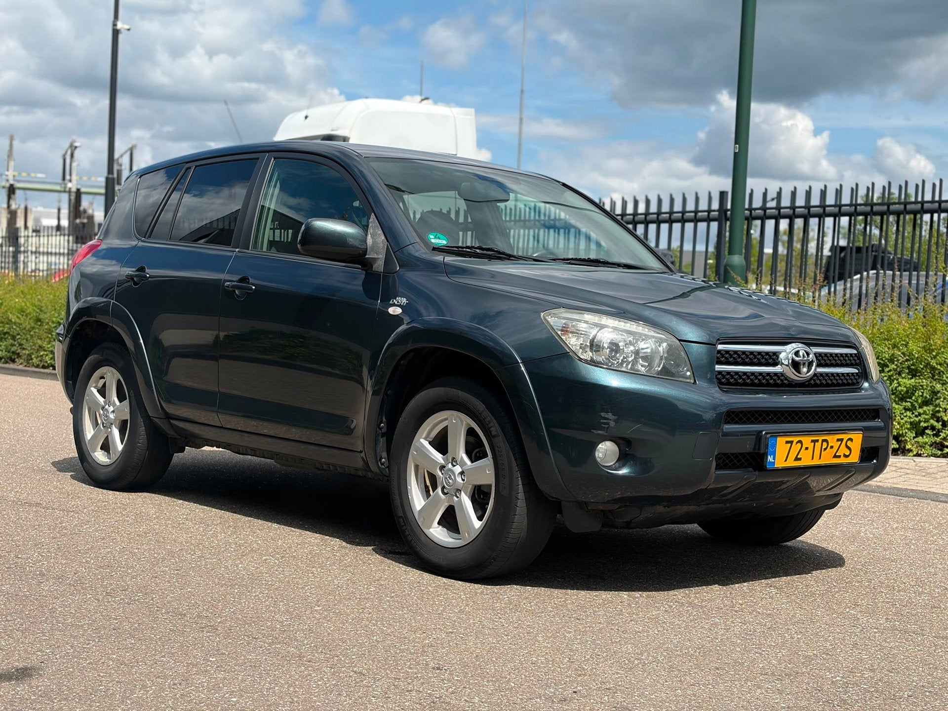 Toyota RAV4 2.2 D-CAT Executive Export, Auto's, Gebruikt, Zwart, 4 cilinders, 2000 kg