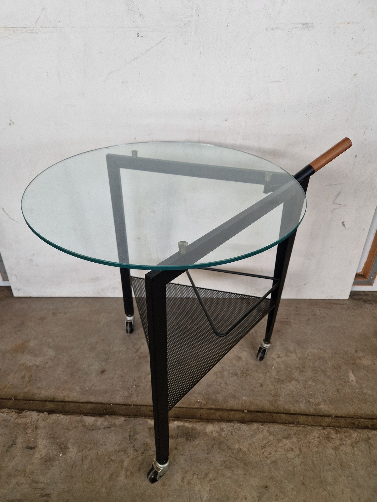 Italiaans design tv tafel of bijzettafel .et glazen blad, Minder dan 55 cm, Gebruikt, Rond, Glas