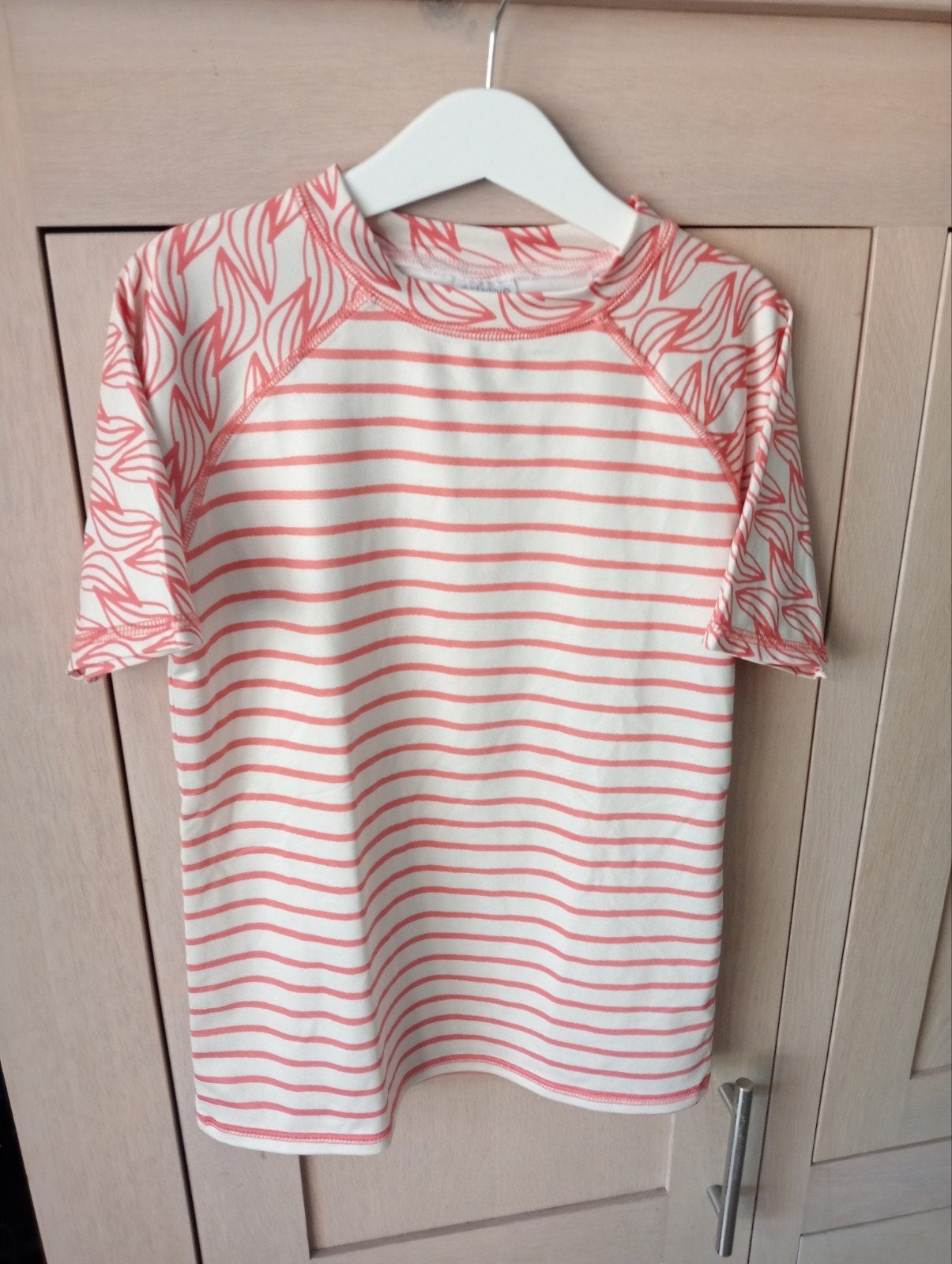 UV shirtje met print mt 10y, Verzenden, Zo goed als nieuw, Meisje, Sport- of Zwemkleding