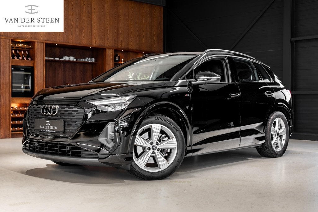 Audi Q4 e-tron 45 quattro S Edition 82 kWh S Line | Stoelver, Auto's, Audi, Automatische klimaatregeling, Gebruikt, Zwart, 82 kWh