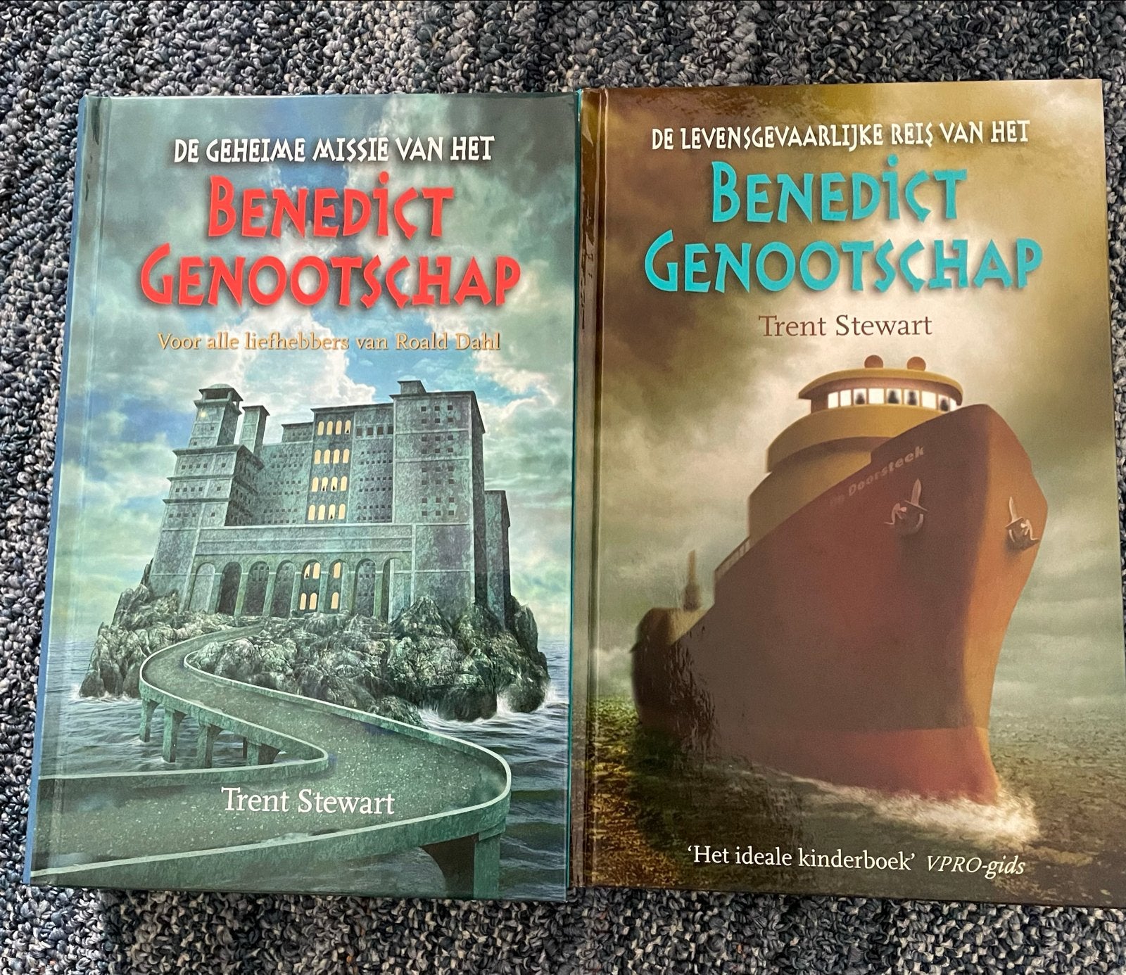 Het Benedict Genootschap - 2 Hardcover Boeken, Boeken, Ophalen of Verzenden, Zo goed als nieuw