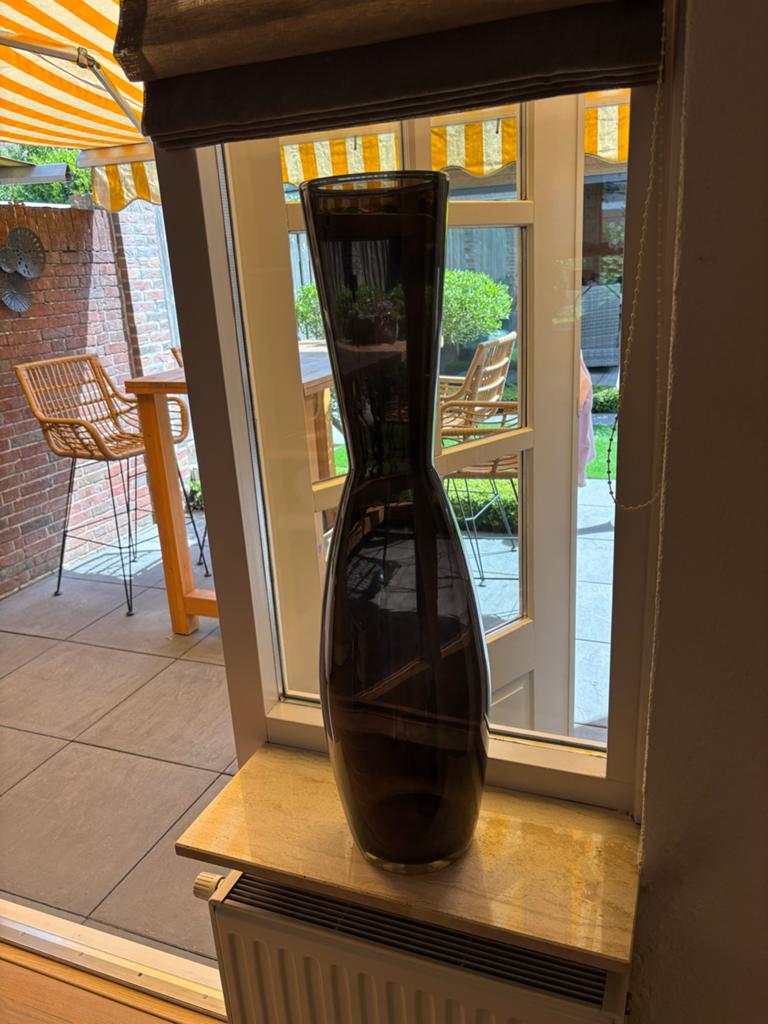 2x Grote moderne vaas, 80 cm hoog, donker glas, Huis en Inrichting, Woonaccessoires | Vazen, Overige kleuren, Ophalen of Verzenden