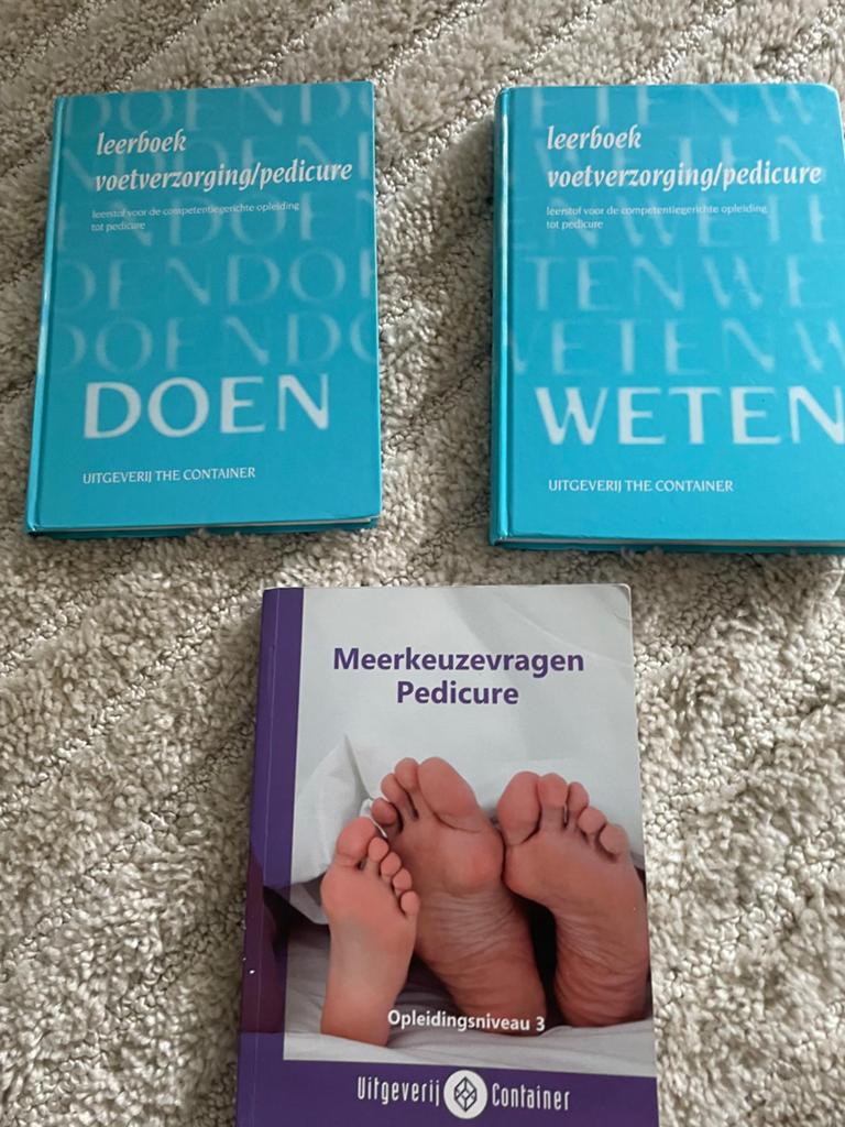 Pedicure boeken, Boeken, Studieboeken en Cursussen, Verzenden