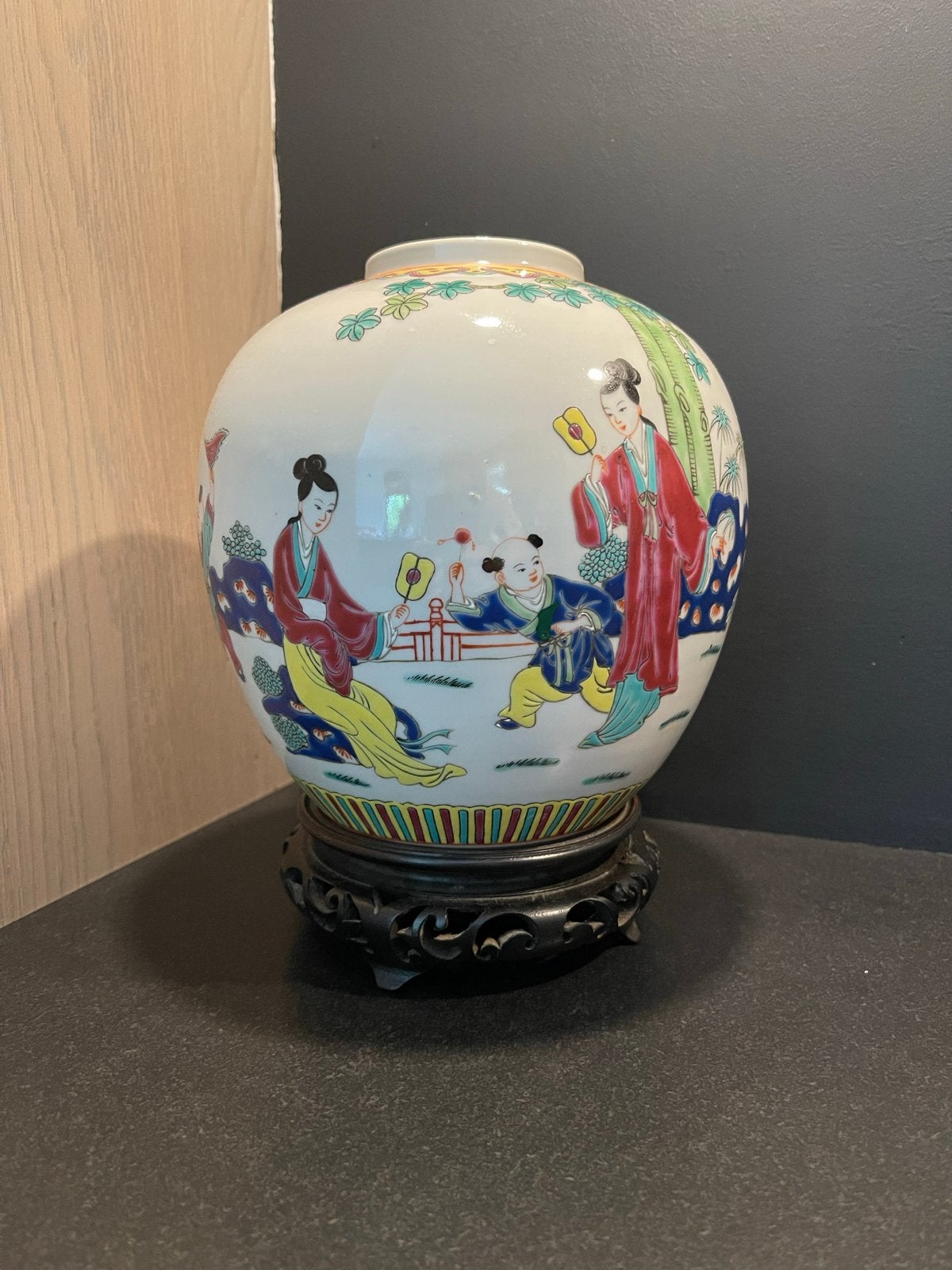 Chinees porseleinen pot/vaas met lijzen en zotjes, Antiek en Kunst, Ophalen of Verzenden