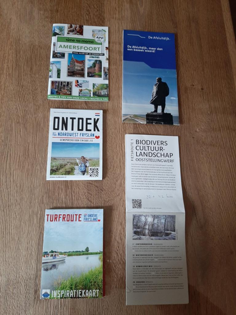 Reisgidsen en brochures: Amersfoort, Afsluitdijk, Friesland, Boeken, Ophalen of Verzenden, Reisgids of -boek, Benelux, Gelezen