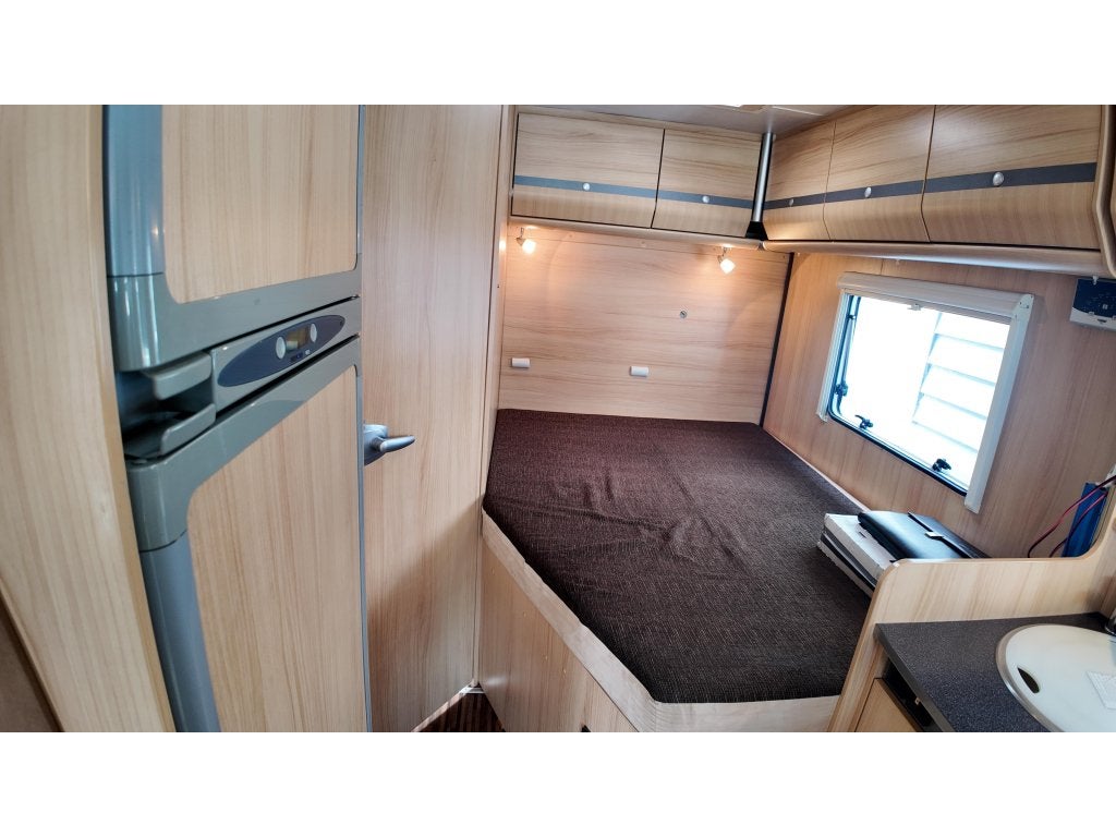 Sunlight T64 camper voor 4 personen met hefbed en fransbed, Caravans en Kamperen, Campers, Chemisch toilet, Sunlight, Fiat, Koelkast