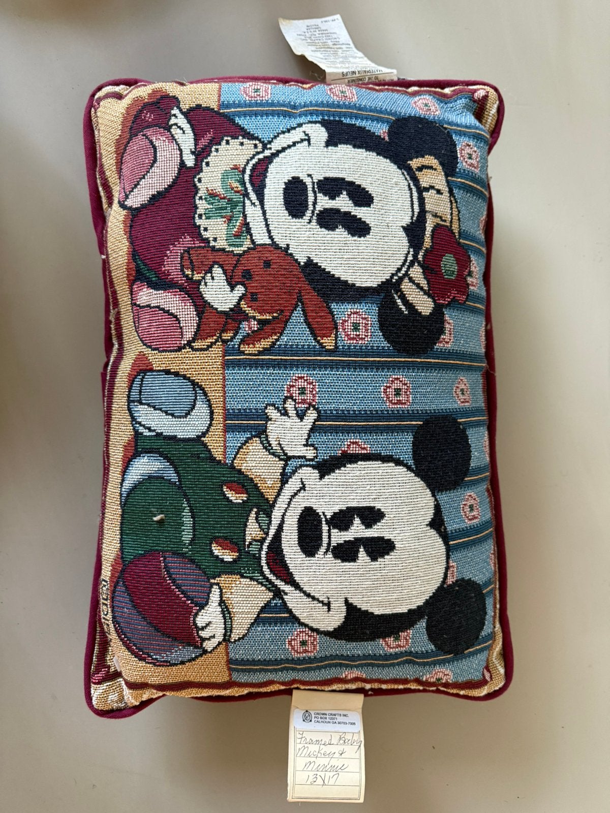 Vintage Mickey Mouse en Mini Mouse gobelin Disney kussen., Ophalen of Verzenden, Mickey Mouse, Zo goed als nieuw, Kleding of Textiel