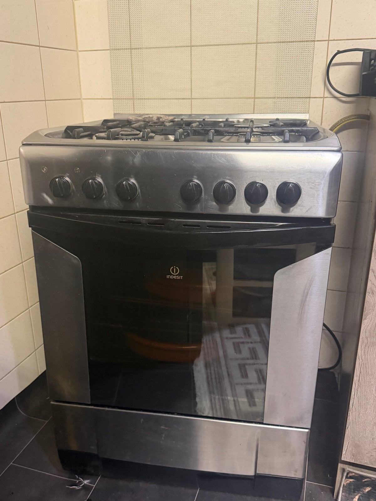 Indesit Vrijstaand Gasfornuis met Oven - Zo goed als nieuw, Witgoed en Apparatuur, Fornuizen, Ophalen, 60 cm of meer, 4 kookzones