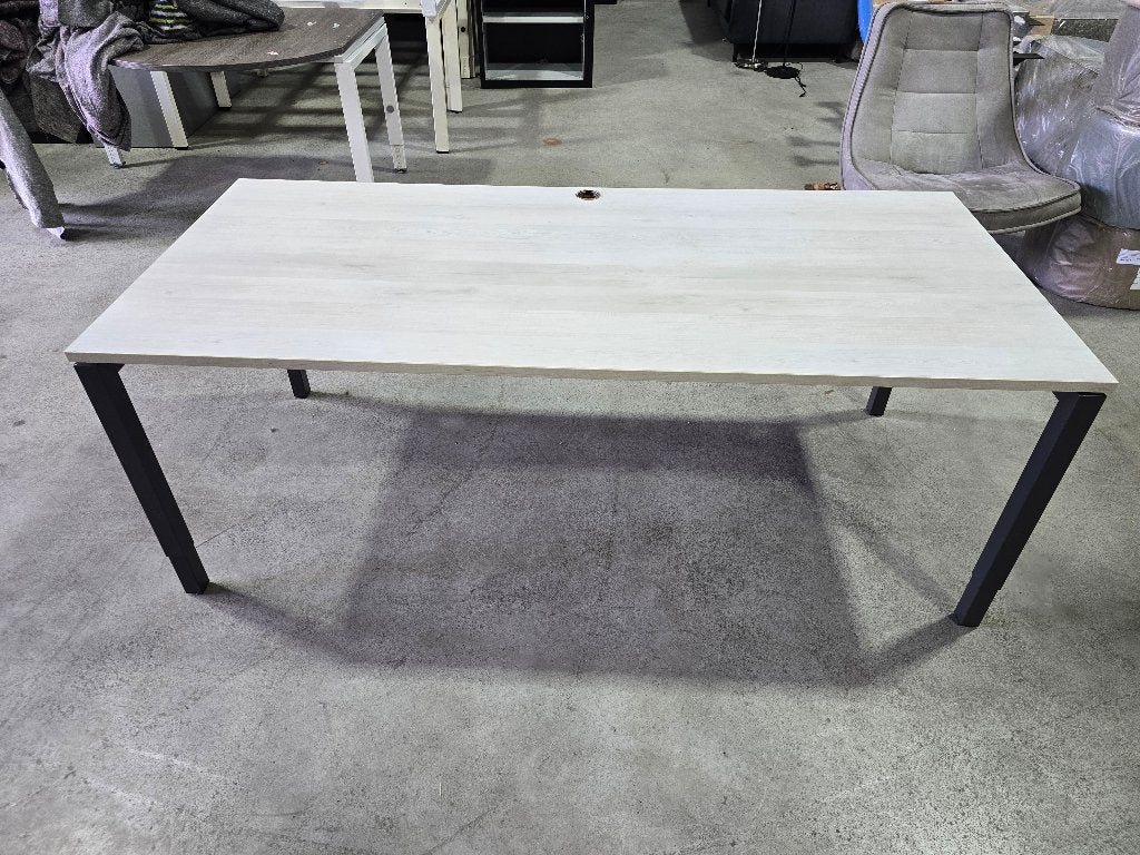 Bureau 200x100 cm kwaliteit 4-poots bureau verstelbaar, Ophalen of Verzenden, Kabelgoot, Gebruikt