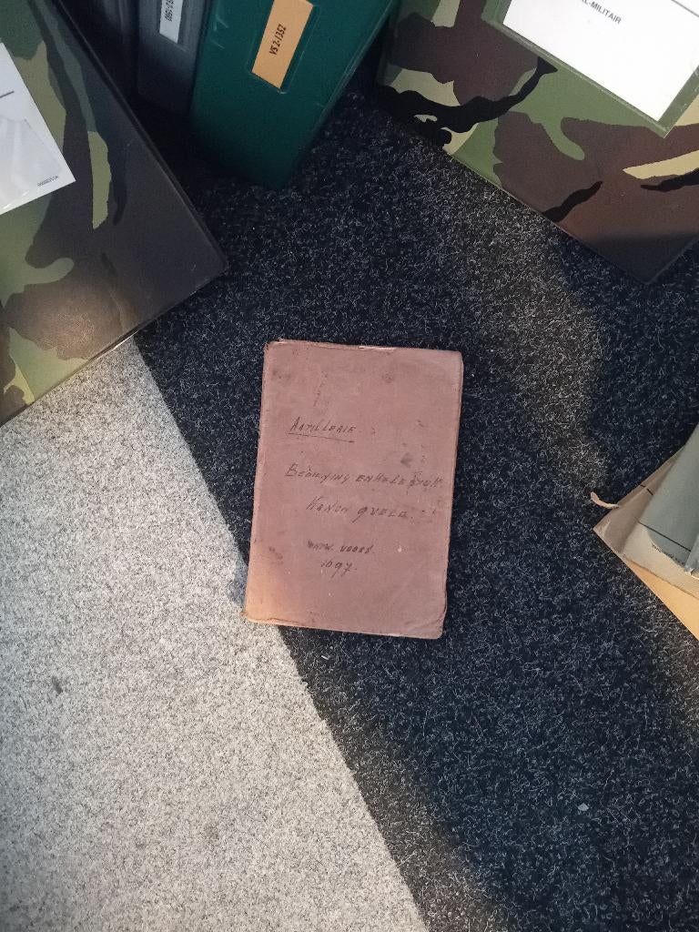 technische handboeken, Verzenden, Zo goed als nieuw, Landmacht, 1945 tot heden