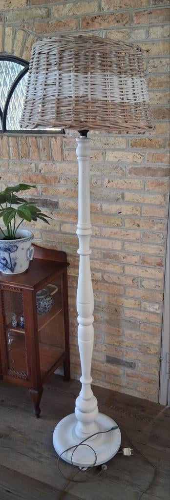 Staande ( vloer) lamp. Incl. Rieten kap, Ophalen of Verzenden, 150 tot 200 cm