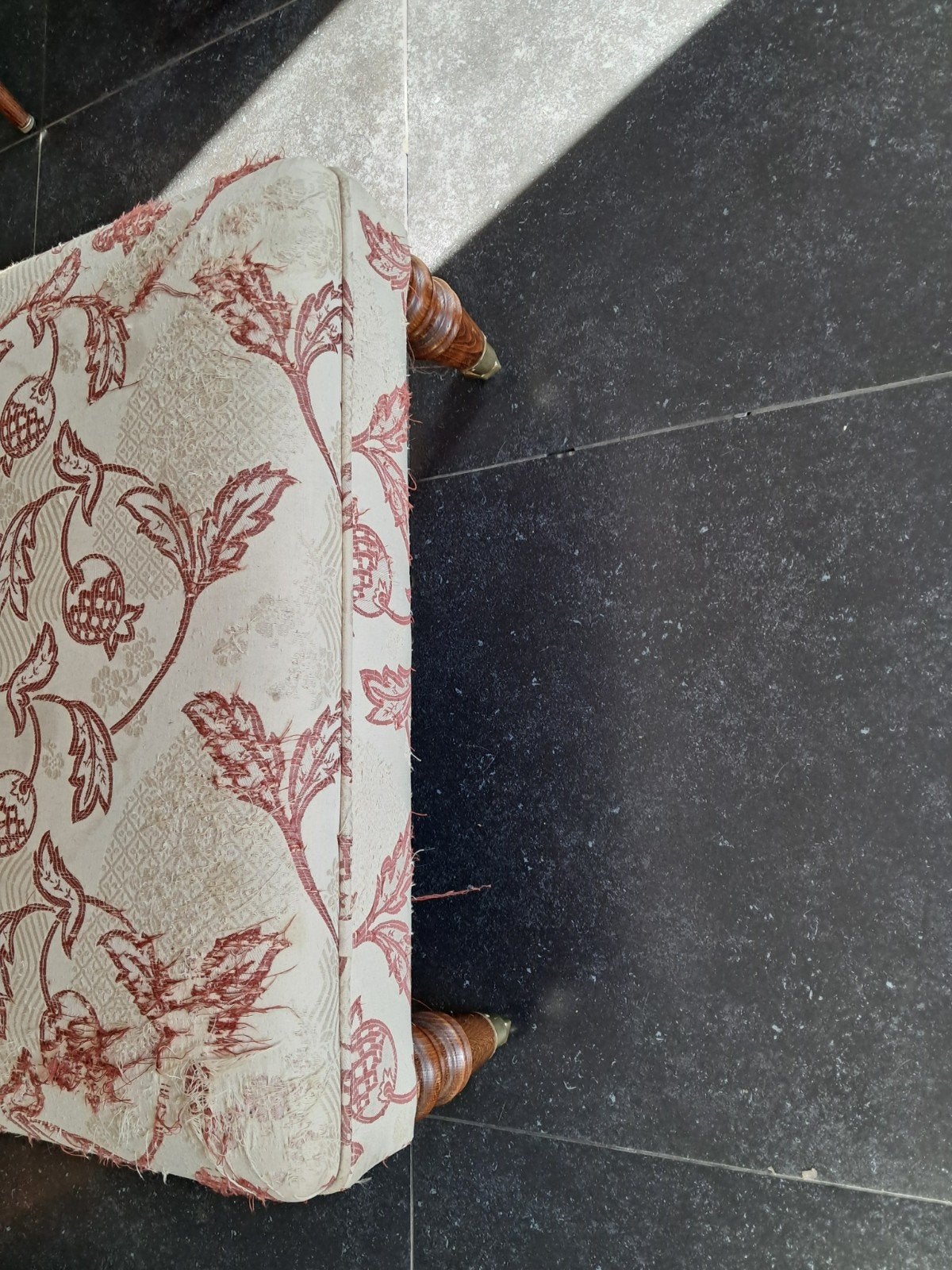 klassieke chesterfield voetenbank op wieltjes, Ophalen, Gebruikt, Klassieke, 100 tot 125 cm