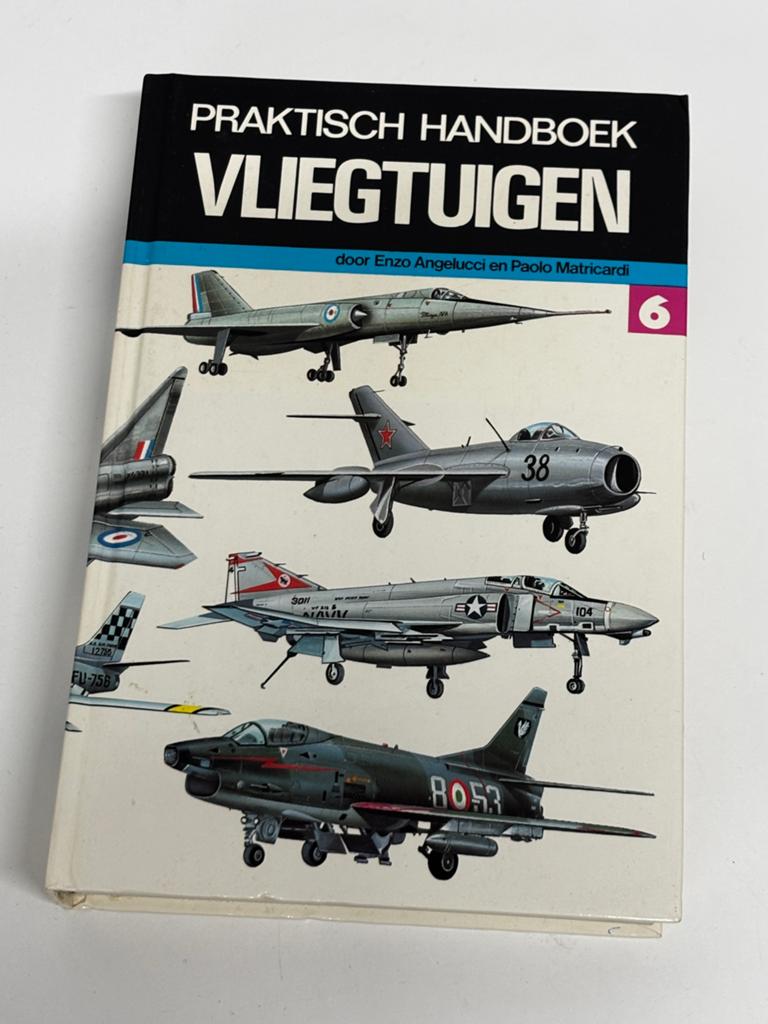 Praktisch handboek vliegtuigen, Ophalen of Verzenden, Tweede Wereldoorlog, Zo goed als nieuw