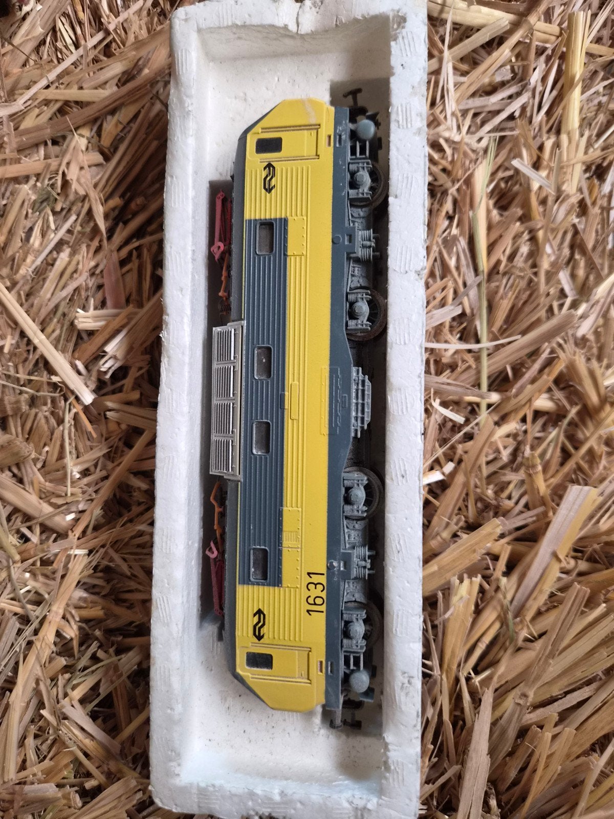 Modeltrein NS elektrische loc 1631 - Geel/Grijs, Ophalen
