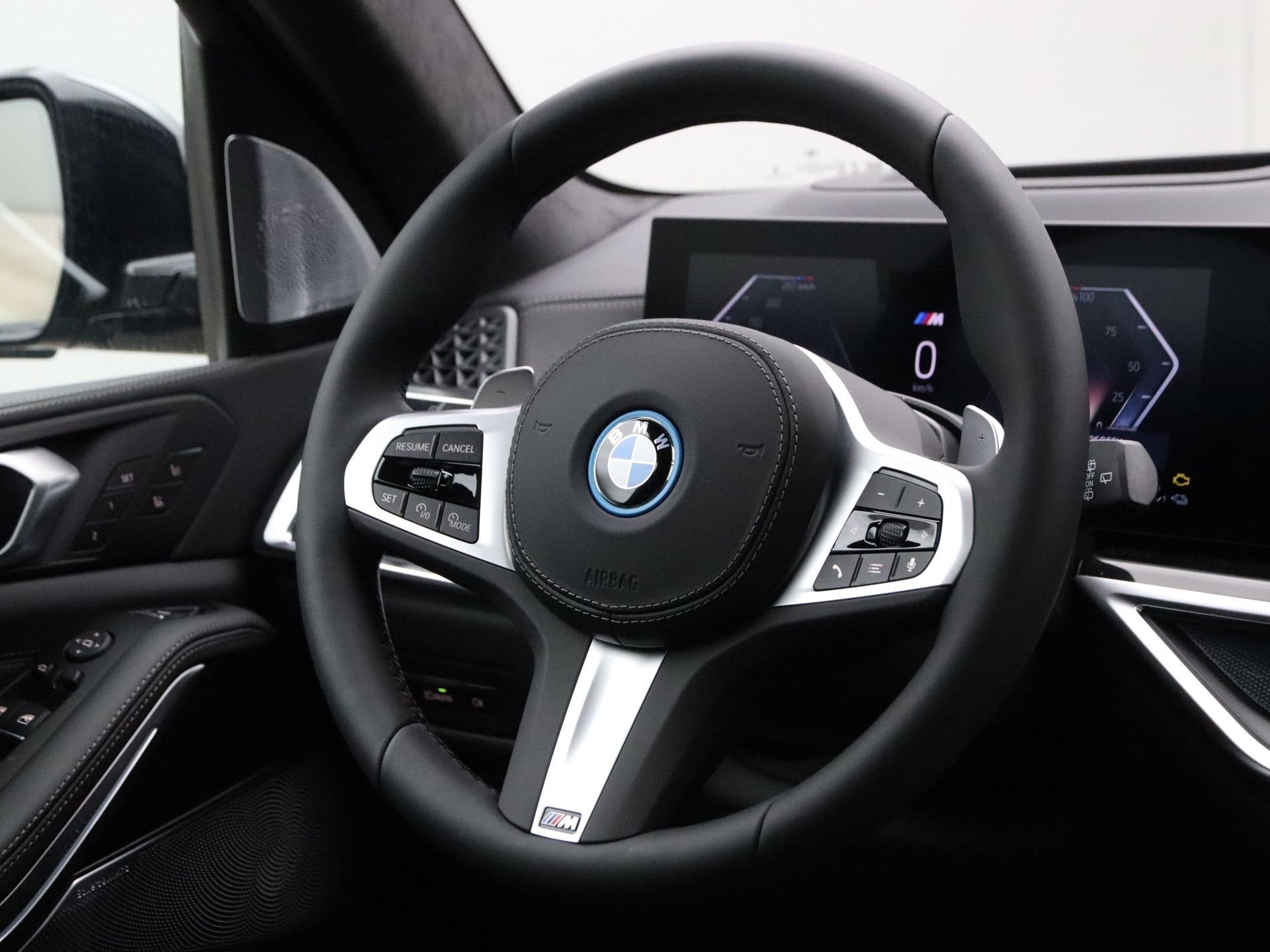 BMW X5 xDrive50e M Sport Pro (bj 2026, automaat), Auto's, Automaat, 2395 kg, Overige brandstoffen, Parkeerassistent