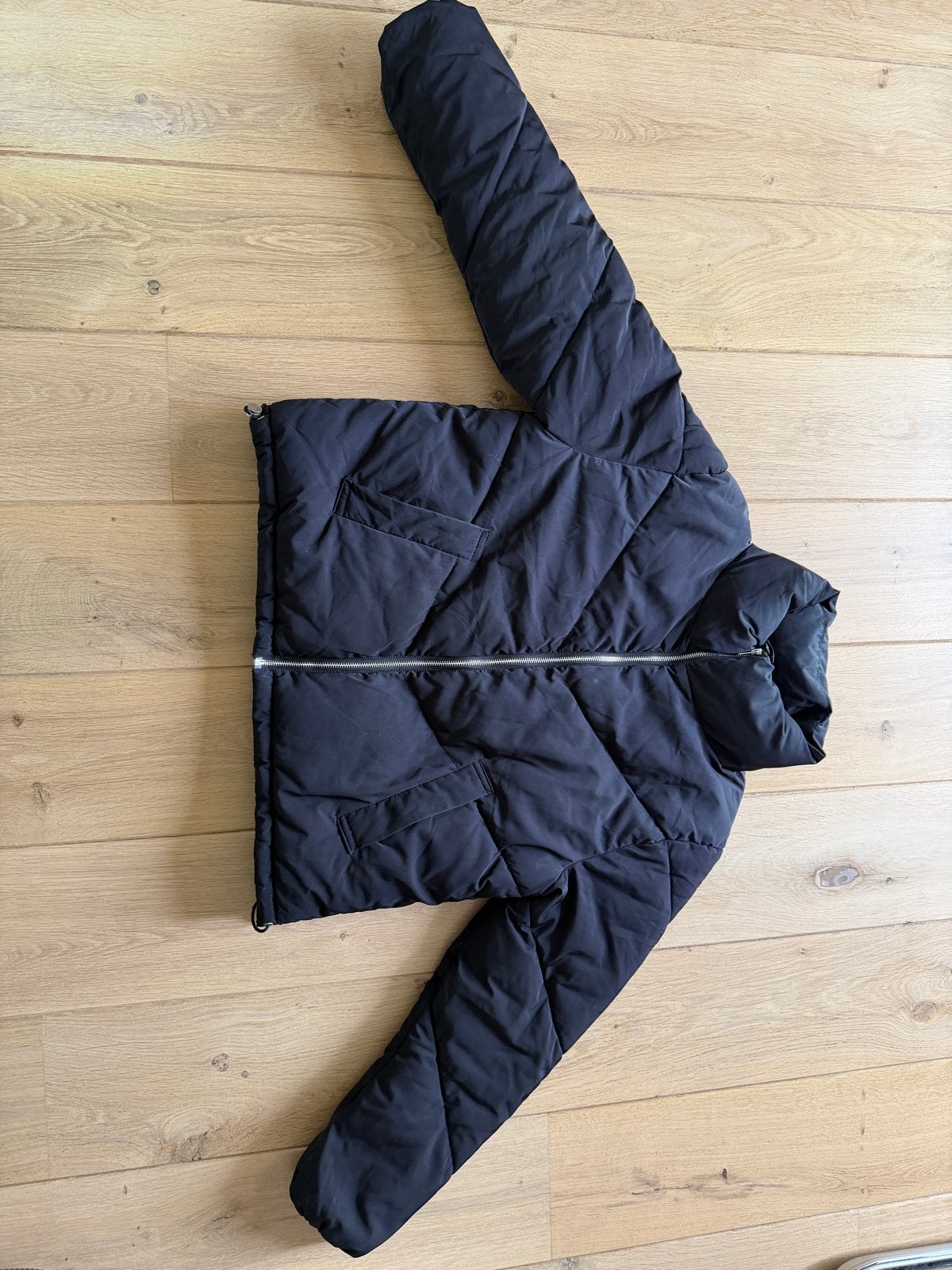 Zwarte gewatteerde jas, Divided van H&M, Ophalen of Verzenden, Zo goed als nieuw, Maat 38/40 (M), Zwart