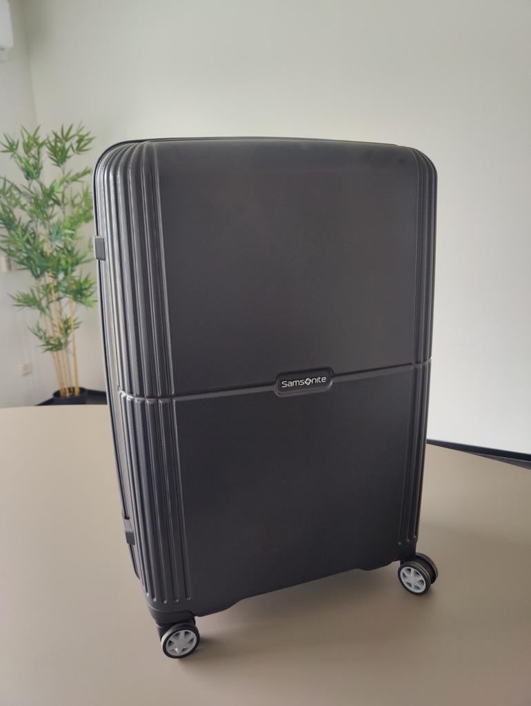 Samsonite koffer met vlekken (nieuw), Sieraden, Tassen en Uiterlijk, Koffers, Hard kunststof, 45 tot 55 cm, Nieuw, Ophalen of Verzenden