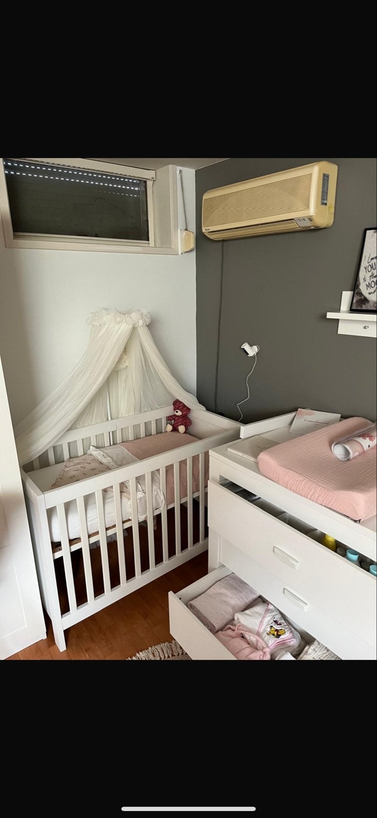 Babybed en commode met hemeltje en vergrotingsstuk, Ophalen of Verzenden, Gebruikt, Minder dan 140 cm, Minder dan 70 cm
