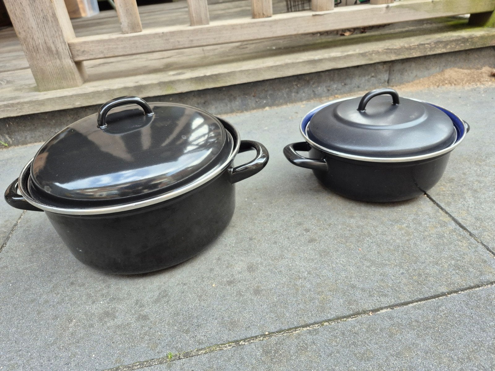 2 Braadpannen in goede staat - 22 cm en 27 cm, Ophalen of Verzenden