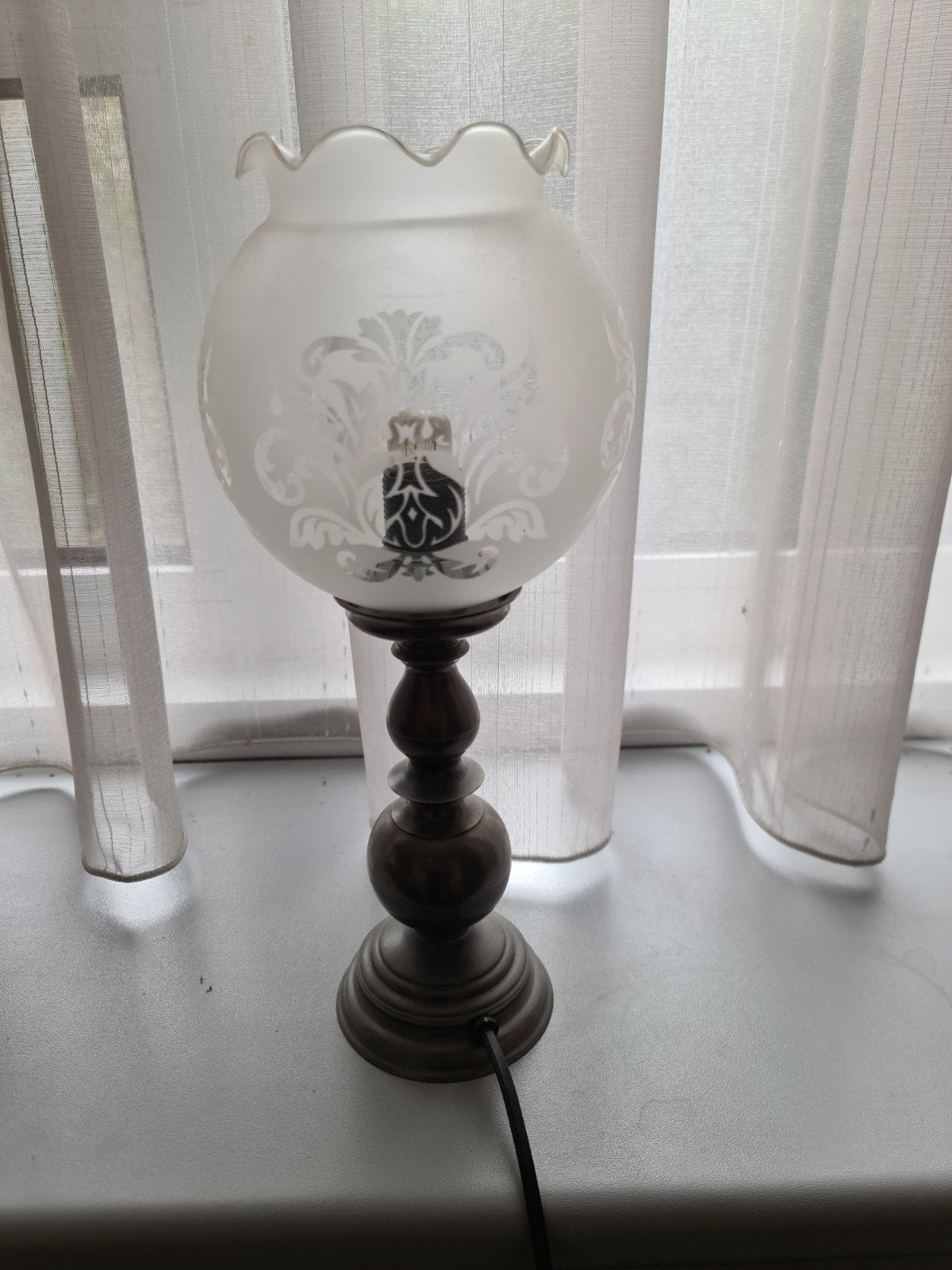 Vintage tafellamp met melkglas kap - ca. 35 cm hoog, Ophalen of Verzenden, Gebruikt, Glas, Vintage