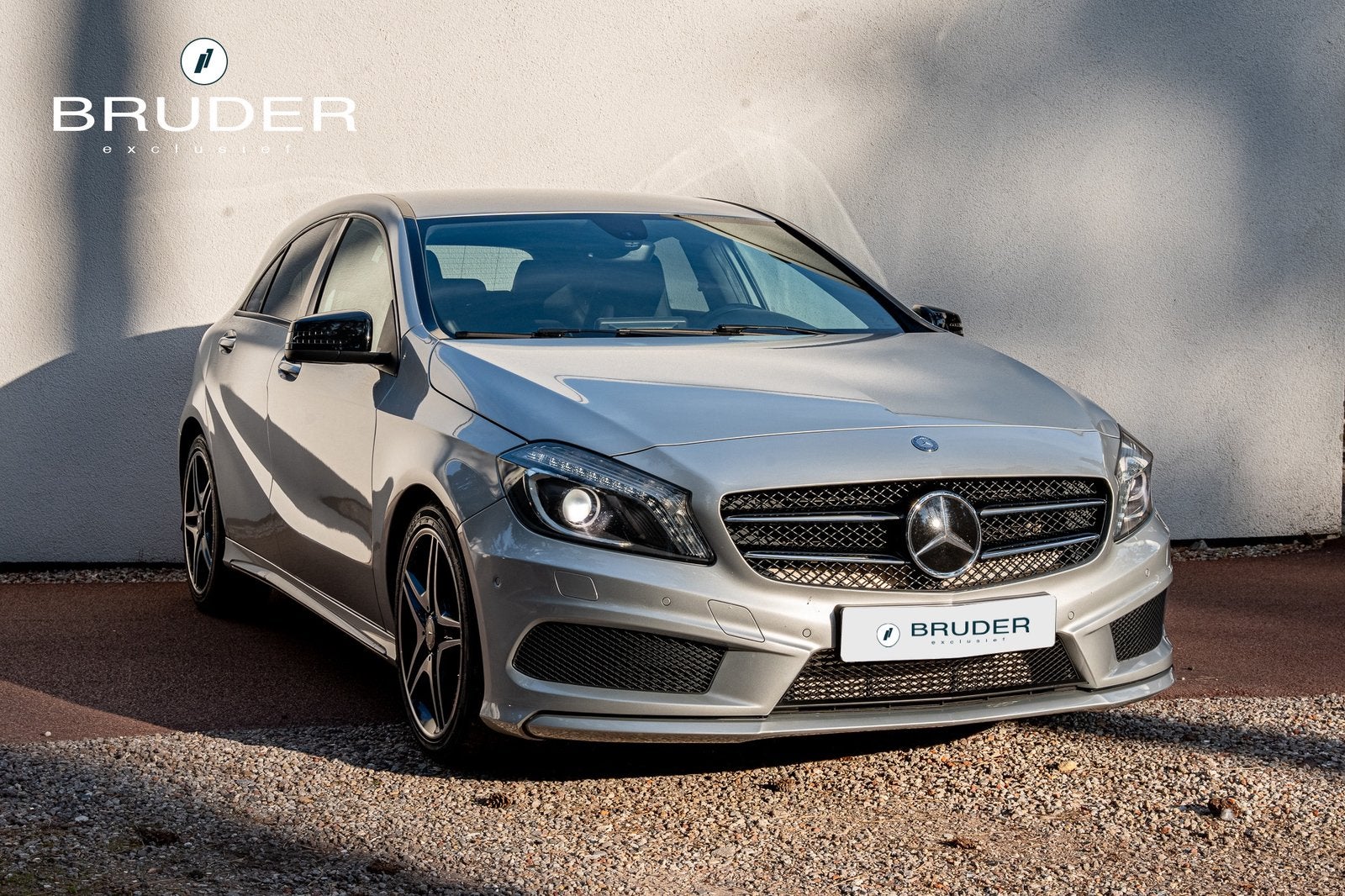 Mercedes-Benz A-Klasse 180 | NIEUWE APK | CARPLAY | AMG STYL, Voorwielaandrijving, Zwart, 4 cilinders, Leder en Stof