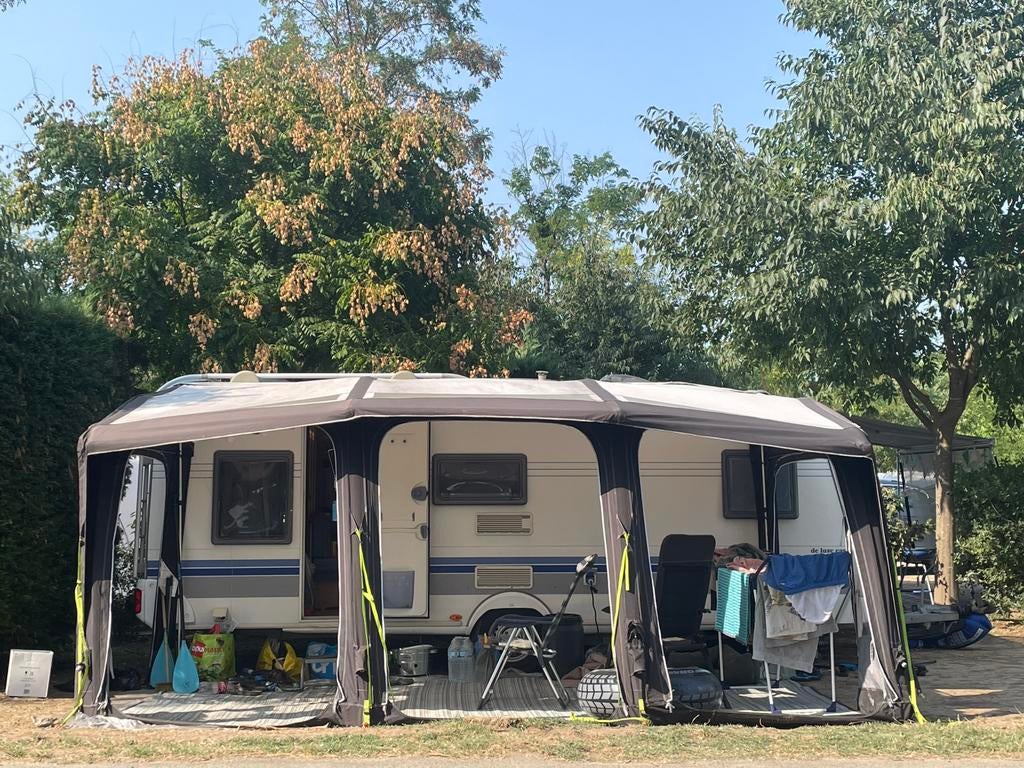 Hobby 560 KMFE met stapelbed, Caravans en Kamperen, Rondzit, Hobby, Koelkast, 7 tot 8 meter