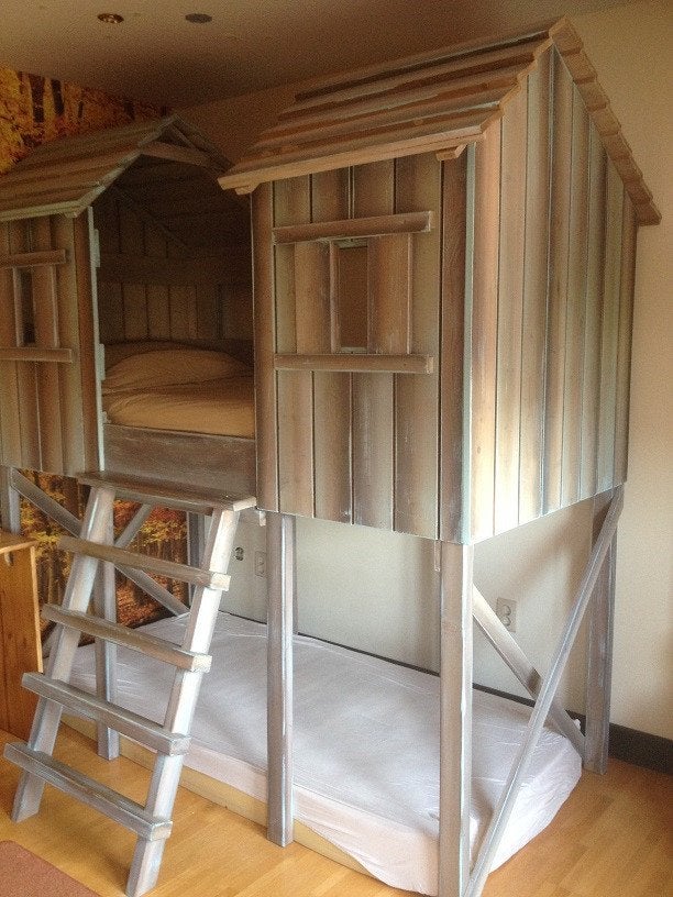 UNIEK BOOMHUTBED CAMO HANDGESCHILDERD BED BOOMHUT, Ophalen, Gebruikt, 100 cm of meer, Info@houseofcoco.nl