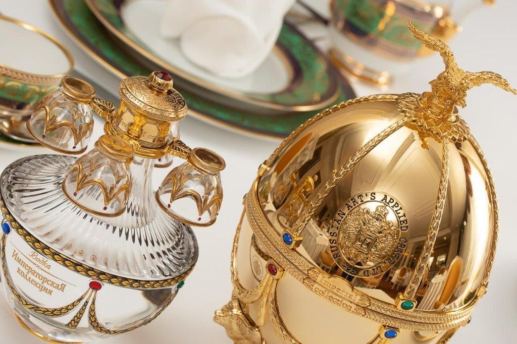 Faberge Style Vodka in Egg Gold, Ophalen