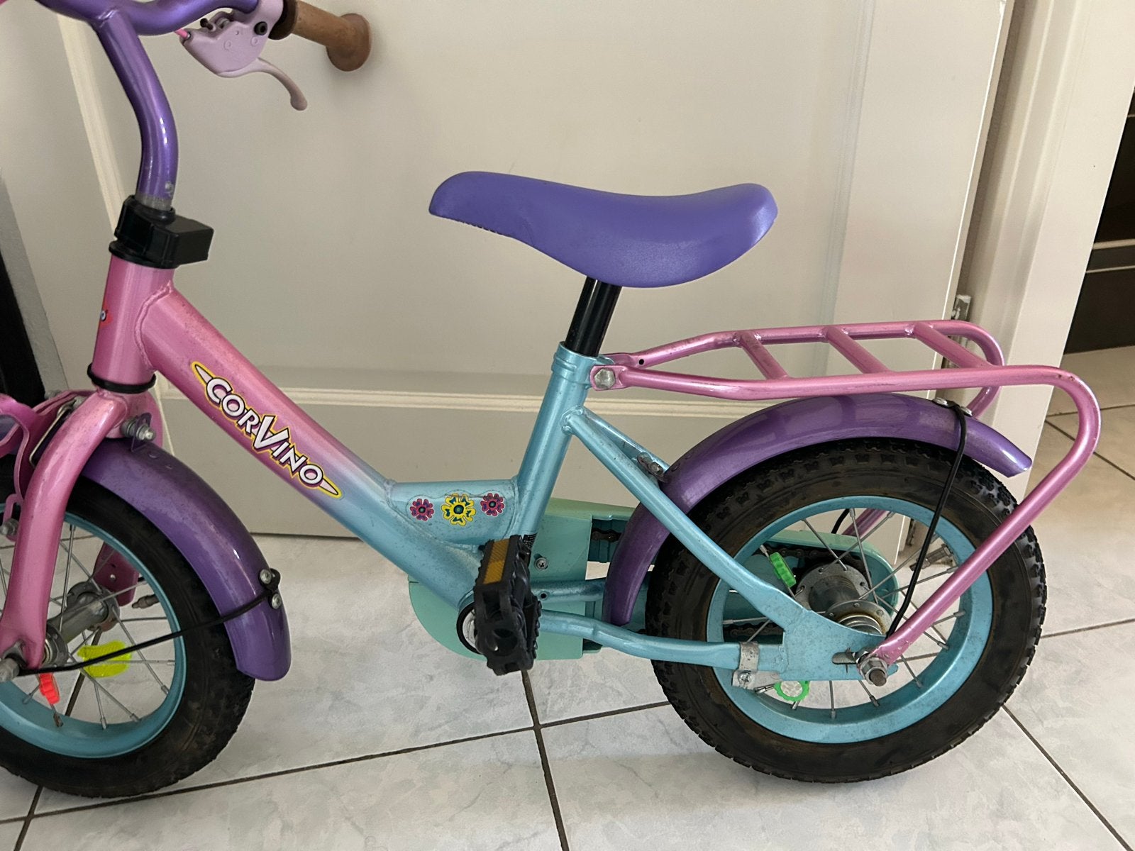 Kinderfiets 3 jaar met helm - Corvino, Fietsen en Brommers, Fietsen | Kinderfietsjes, Ophalen, Gebruikt, Terugtraprem, Minder dan 16 inch