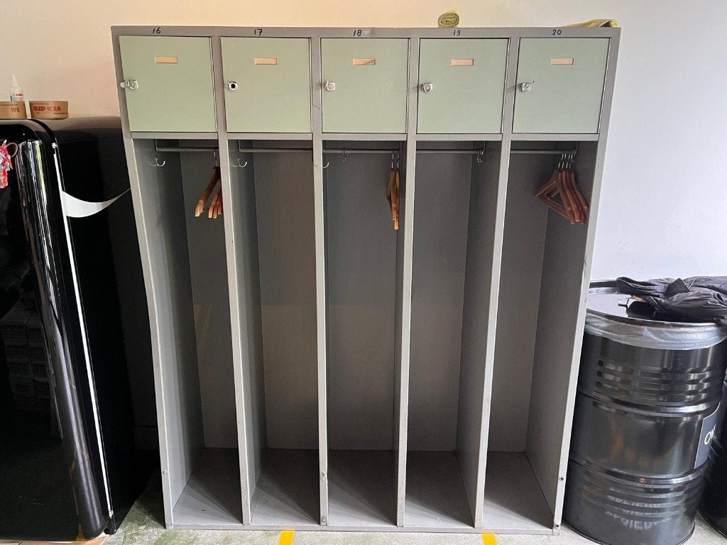 Metalen garderobekast 5-vaks met lockers – 150 cm breed, Ophalen