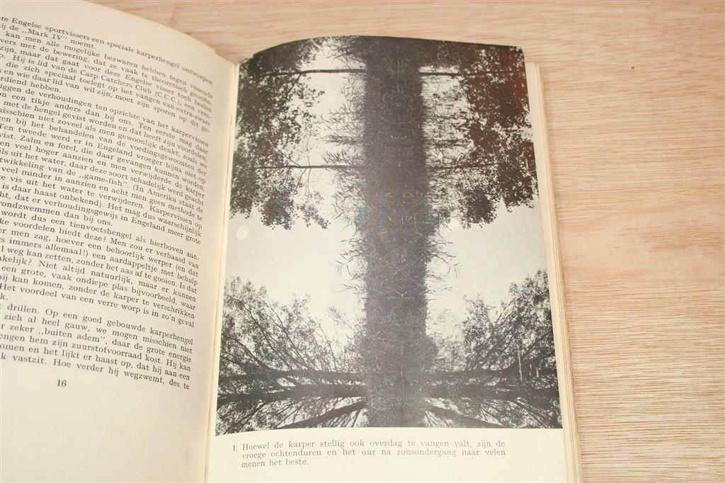 Vintage Boek Sluimerend Dynamiet — Karpervissen [1961], Boeken, Ophalen of Verzenden, Gelezen, Watersport en Hengelsport