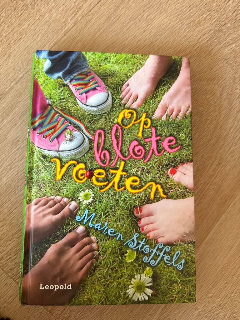 Op Blote Voeten - Maren Stoffels, Ophalen of Verzenden, Zo goed als nieuw