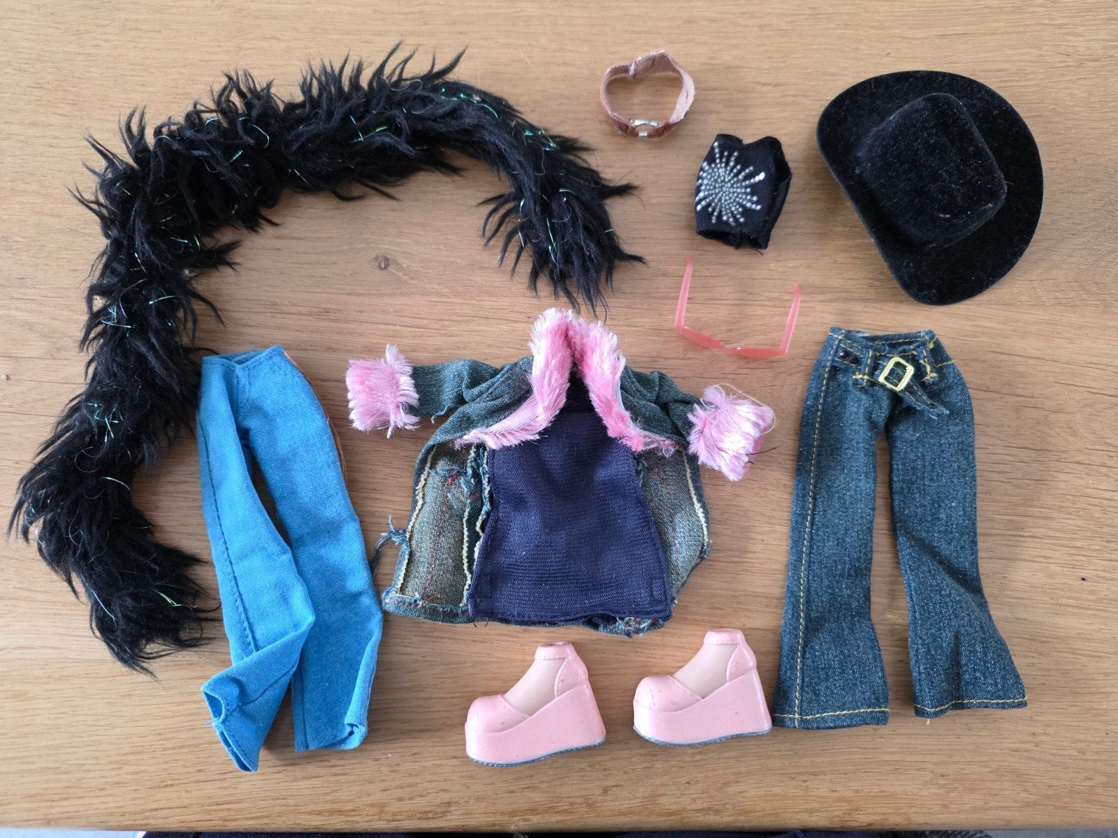 Bratz Cloe Funk 'N Glow kledingset, Ophalen of Verzenden, Gebruikt, Barbie