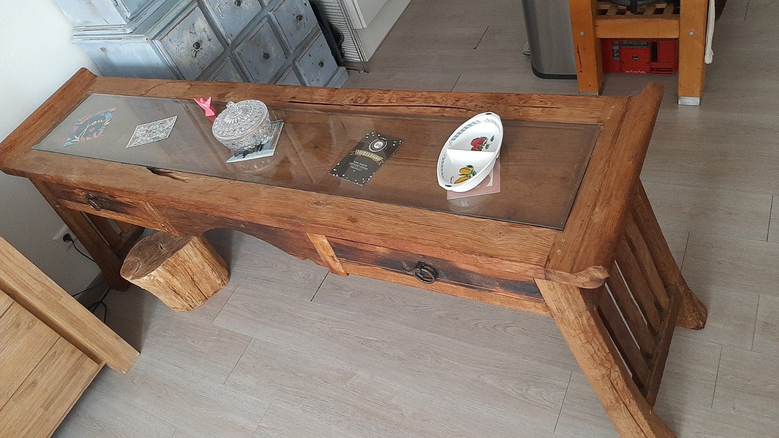 Robuuste Teakhouten Salontafel met Glasplaat en Lades, Huis en Inrichting, Tafels | Salontafels, Ophalen