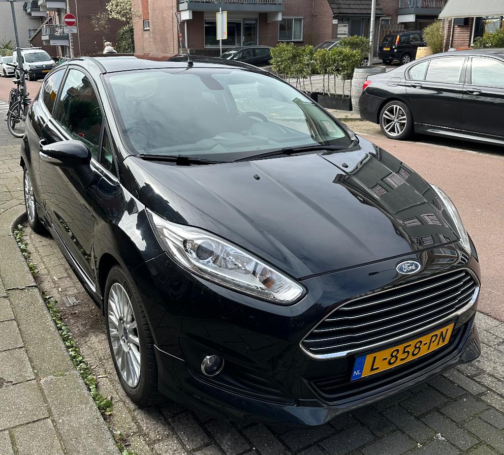 Ford Fiësta 1.0 74KW 3DR 2013 Zwart, Auto's, Ford, Particulier, Fiësta, ABS, Airbags, Airconditioning, Alarm, Bluetooth, Boordcomputer