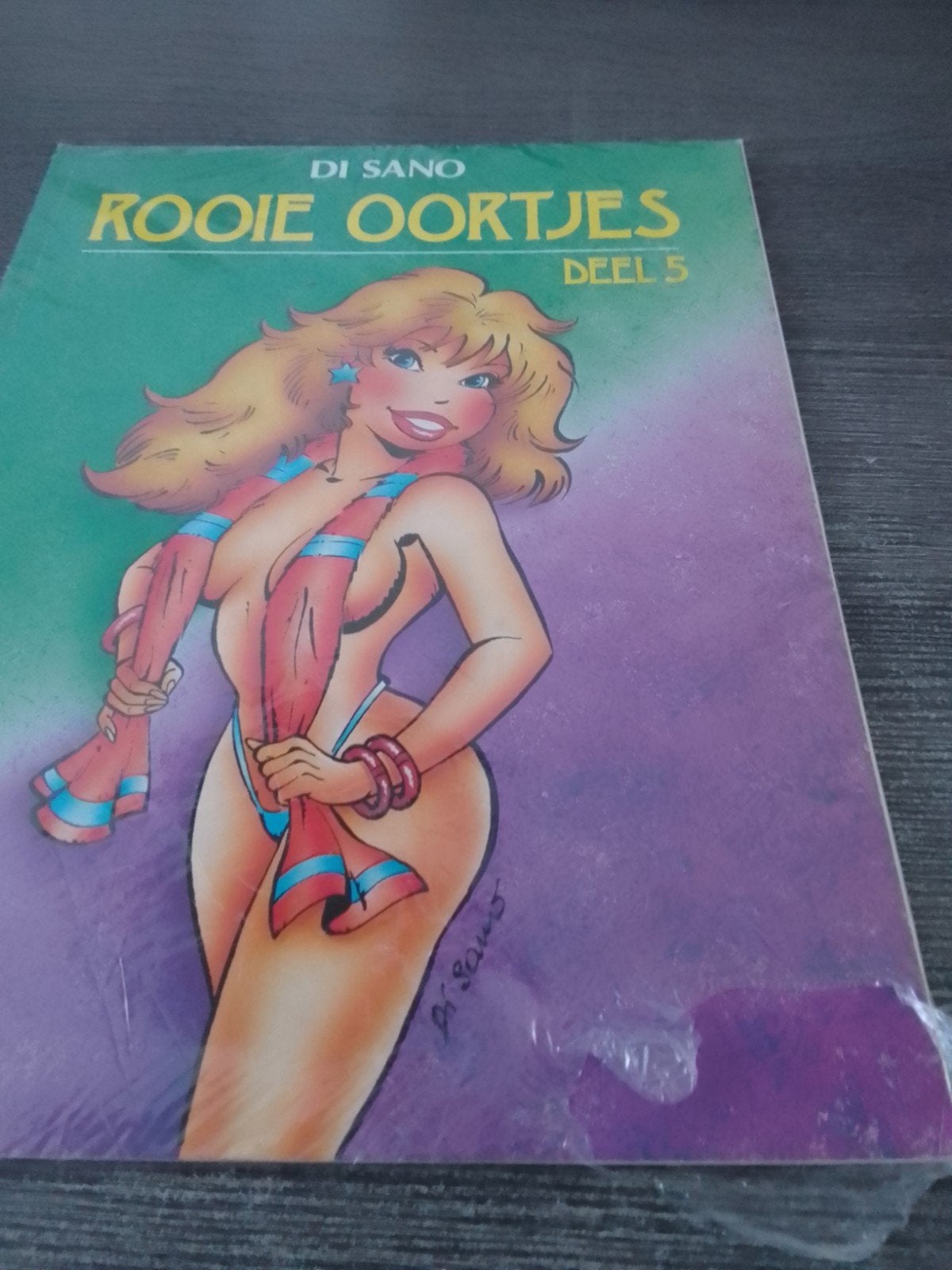 Rooie Oortjes Deel 5 - Di Sano Stripboek, Eén stripboek, Ophalen, Zo goed als nieuw, Di Sano