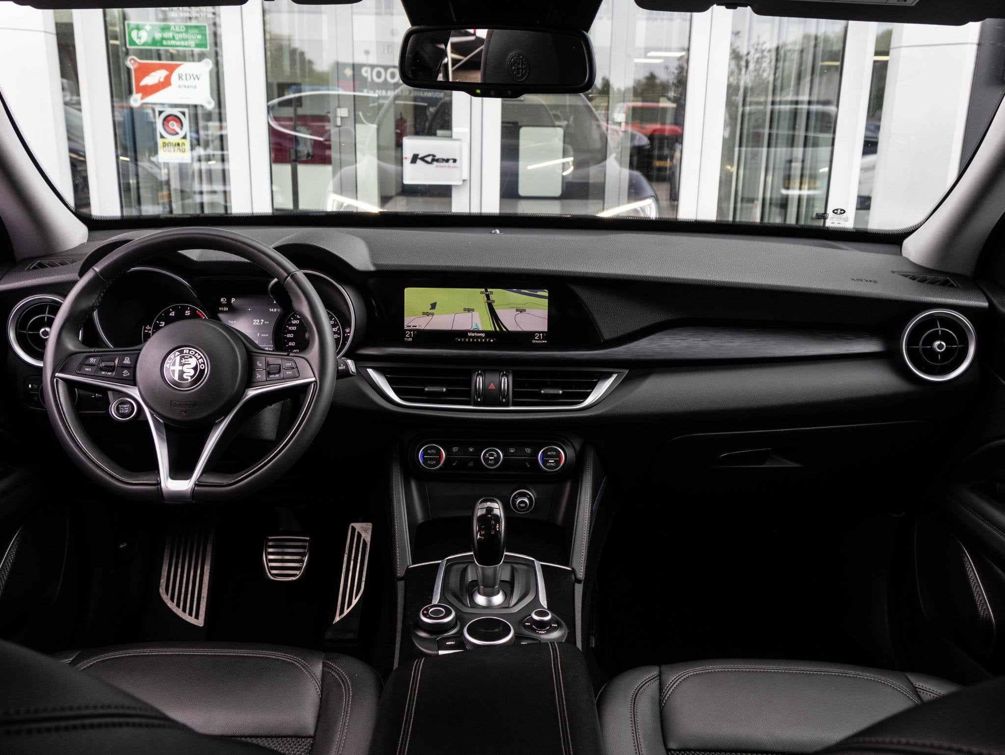 Alfa Romeo Stelvio 2.0 T AWD B-Tech Q4 | ACC | Stoel & Stuur, Auto's, Euro 6, 4 cilinders, Blauw, Leder