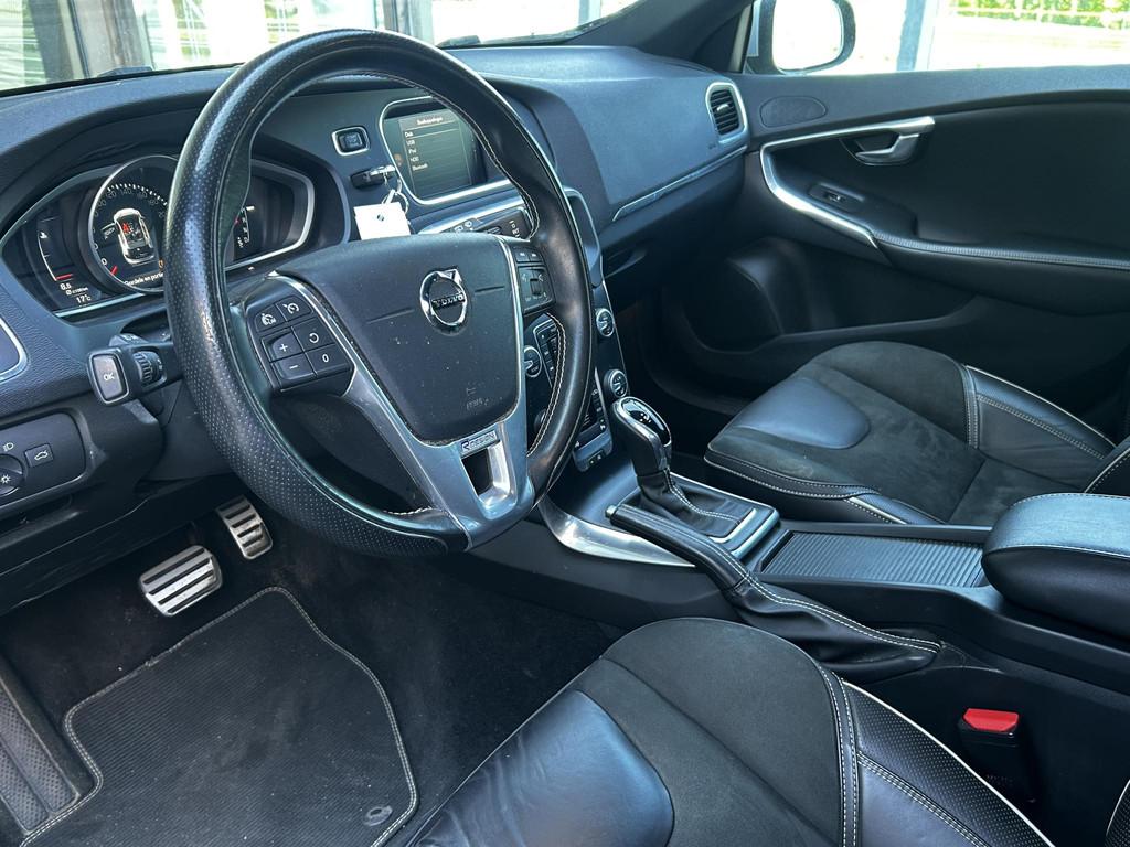 Volvo V40 1.5 T3 Polar+ Sport Automaat, Alarm, Panorama dak,, Euro 6, 4 cilinders, 700 kg, Zwart